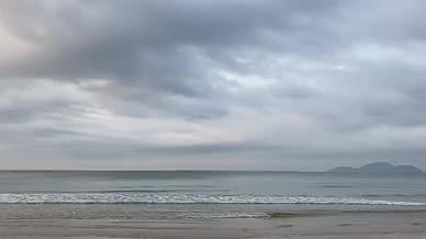 清晨海边的纯自然风光视频的预览图
